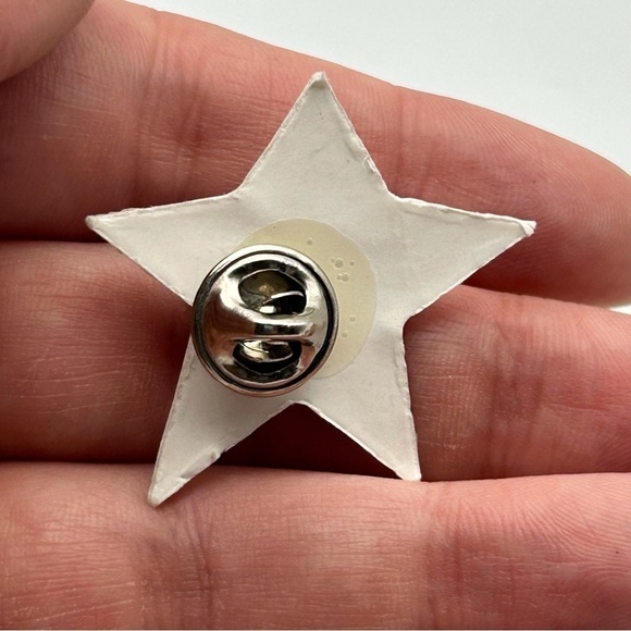 Small Novelty Red and Green Hand Made Christmas Santa Star Pin Holidays - Picture 4 of 6